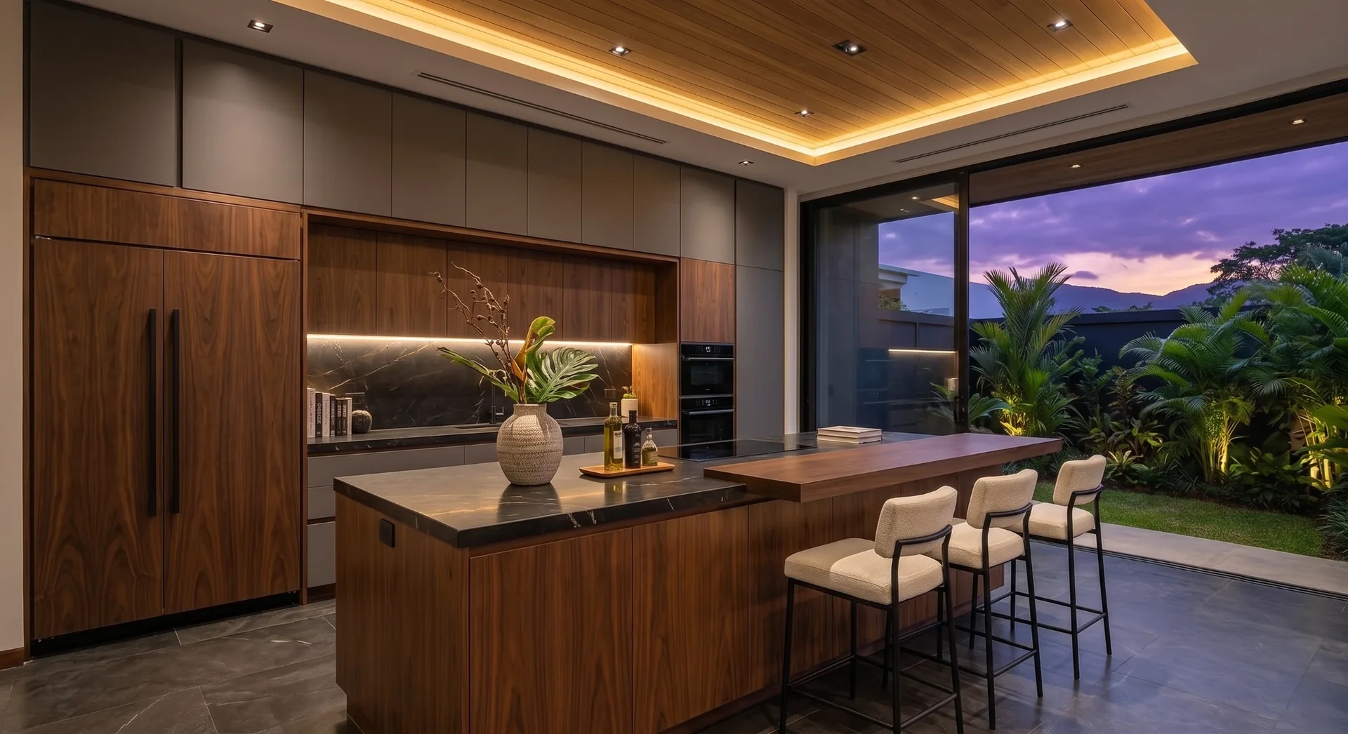 Cocina con isla en madera y piedra oscura